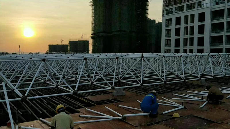 东方螺栓球网架安装现场